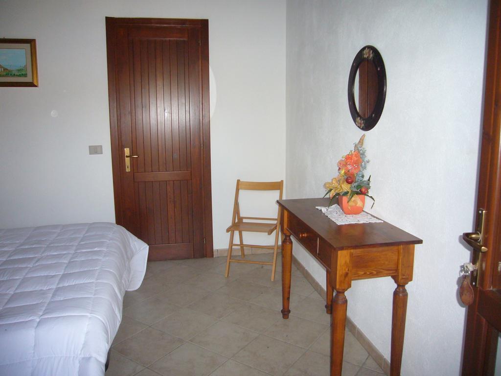 Su Trabi B&B Fluminimaggiore Δωμάτιο φωτογραφία
